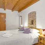 Laura - Orihi Villa Barban