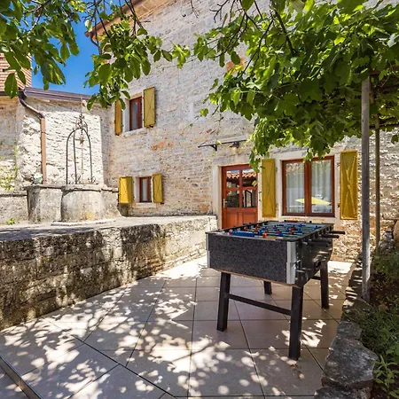 Laura - Orihi Villa Barban
