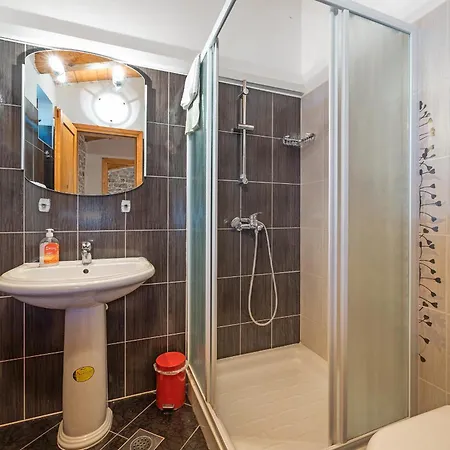 Laura - Orihi Villa Barban