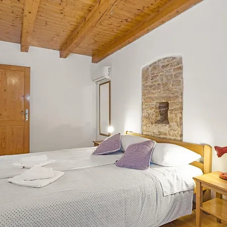 Laura - Orihi Villa Barban